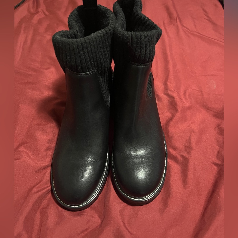 NWOT Black Kensie Leather Ankle Boots with Knit Cuffs